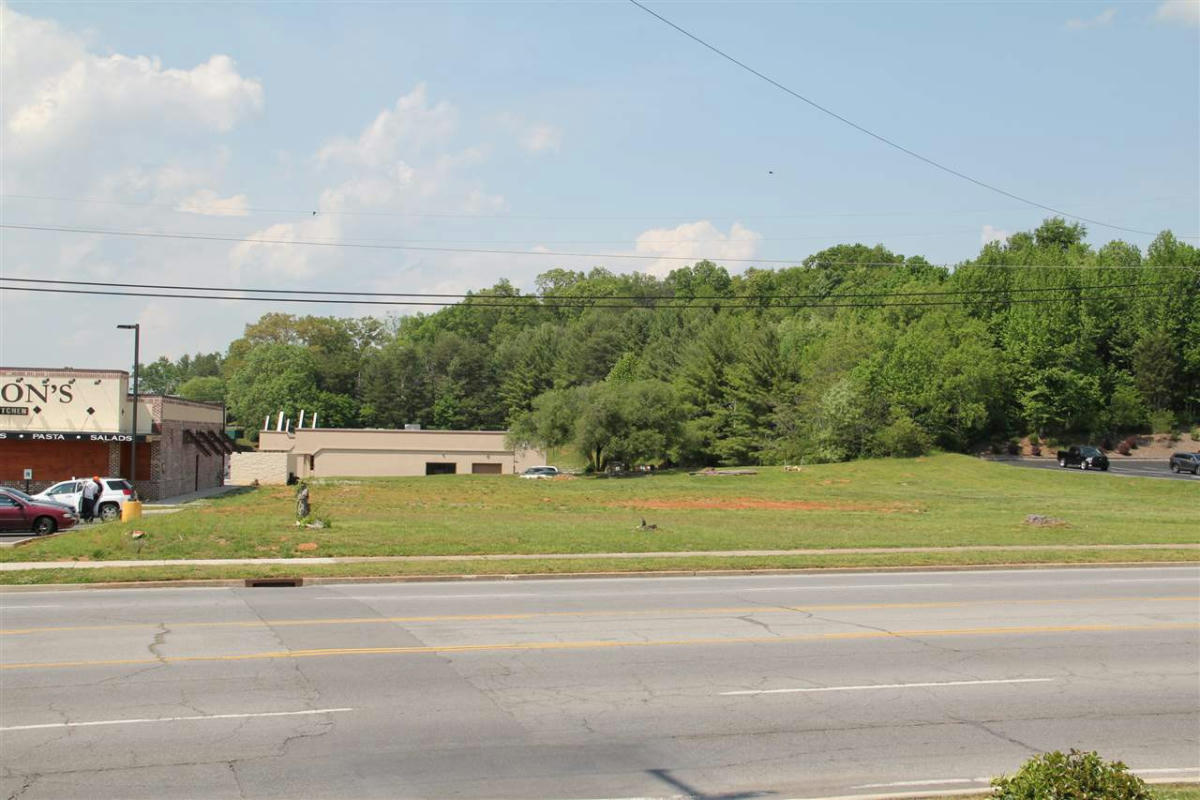 1826 W ANDREW JOHNSON HWY, MORRISTOWN, TN 37814, photo 1 of 3